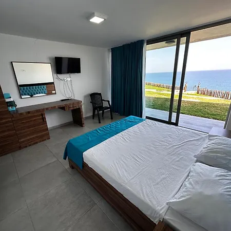 Golden Hill Hotel 3*