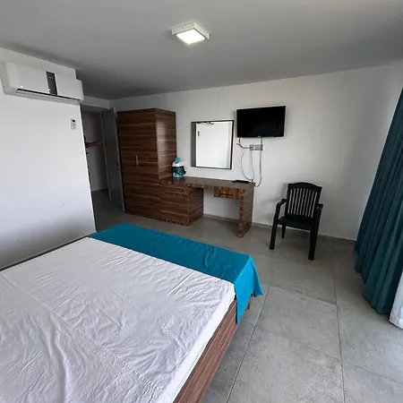 Golden Hill Hotel Rizokarpaso
