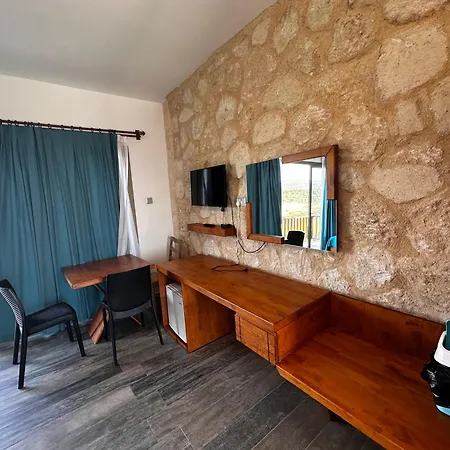 Golden Hill Hotel