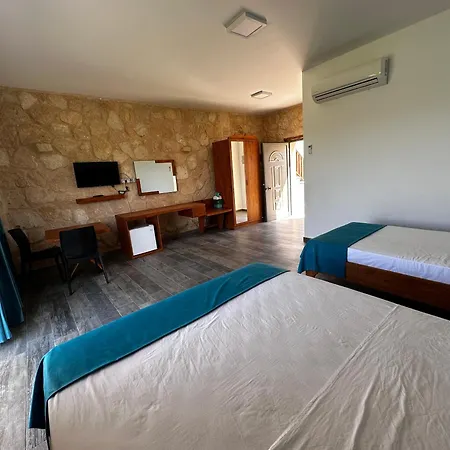Golden Hill Hotel 3*